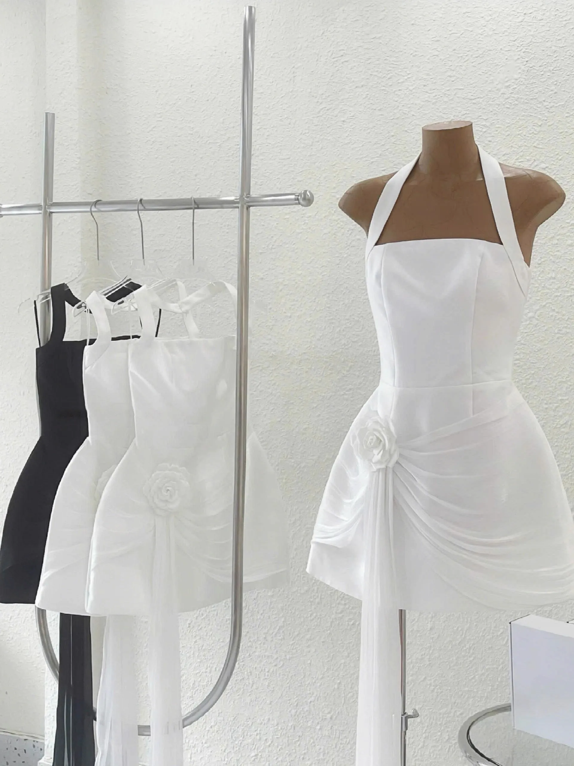 Modest A line Halter Little Black Dress Party Dresses Short Formal Homecoming Dresses Night Chic Elegant Cocktail Dresses 16th Birthday Outfits Hoco Dress HZ1121