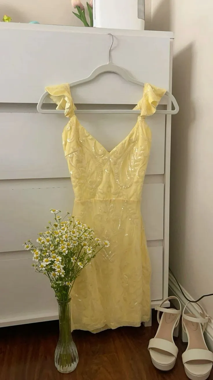 Pretty A line V Neck Yellow Sequin Formal Homecoming Dresses Short 21st Birthday Outfits Graduation Dress Mini Cocktail Dresses HZ1121