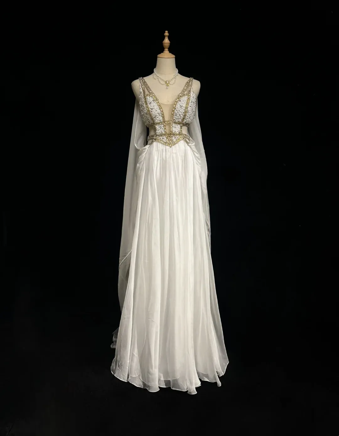 Retro A Line V Neck White Chiffon With Silver Gold Beads Long Flowers Prom Dresses Party Dress 21st Birthday Outfits Prom Gowns HZ1121