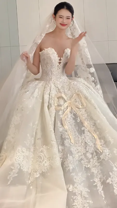 Timeless Sweetheart Ball Gown Tulle Beaded Wedding Dress Elegant Applique White Bridal Dress HZ1121