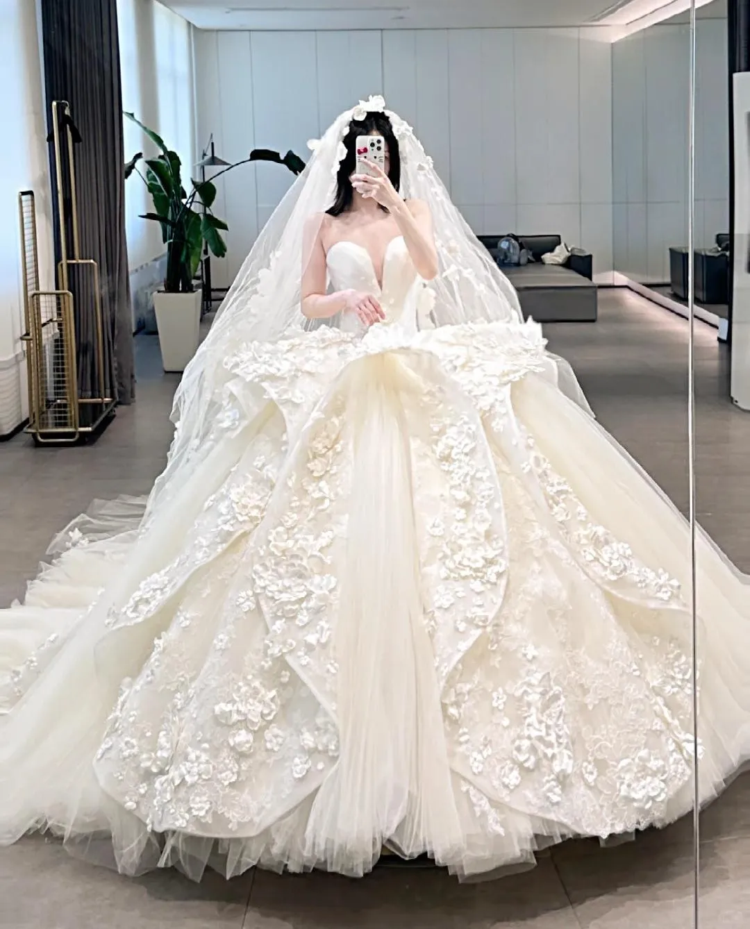 Elegant Sweetheart Neck Ball Gown Wedding Dress Tulle Flower Bridal Dress Glamour Lace Bridal Gowns HZ1121