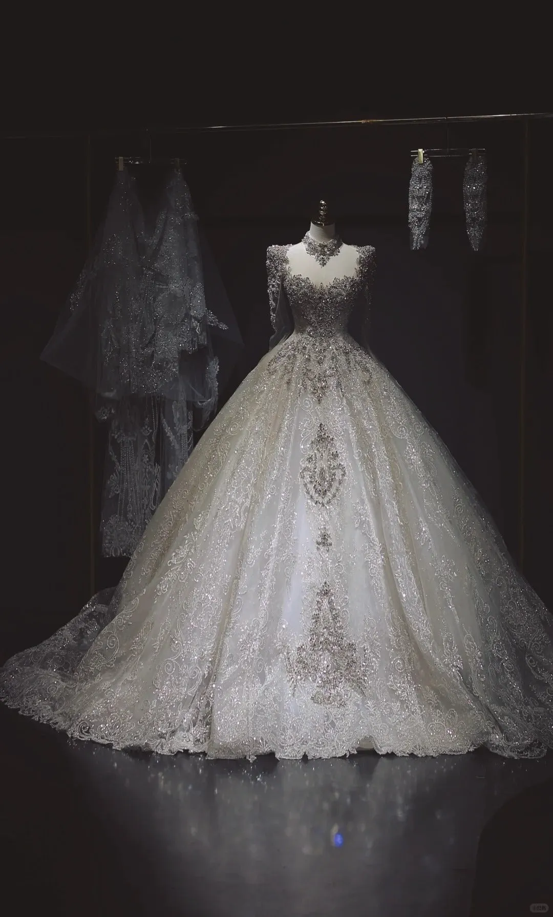 Sparkly Sweetheart Neck Ball Gown Wedding Dress Tulle Beaded Bridal Dress Glamour Applique Bridal Gowns HZ1121