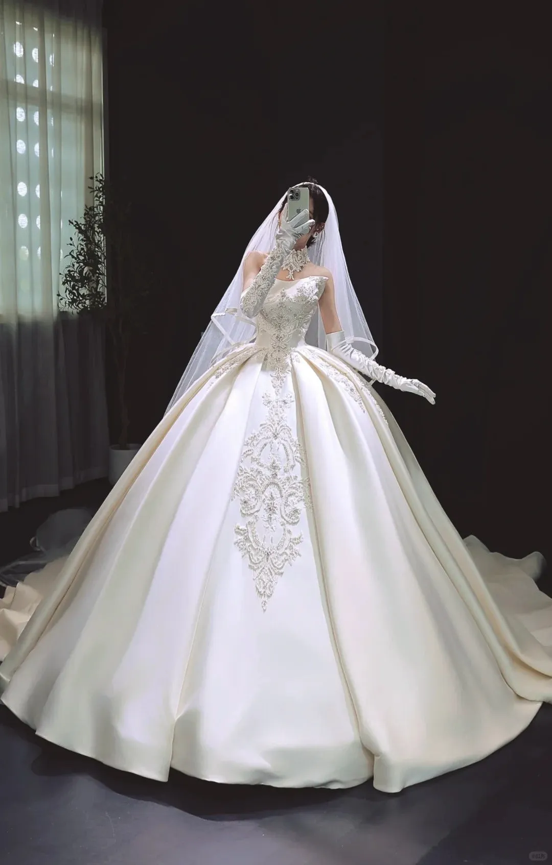 Modest White Ball Gown Wedding Dress Satin Applique Strapless Bridal Gowns HZ1121