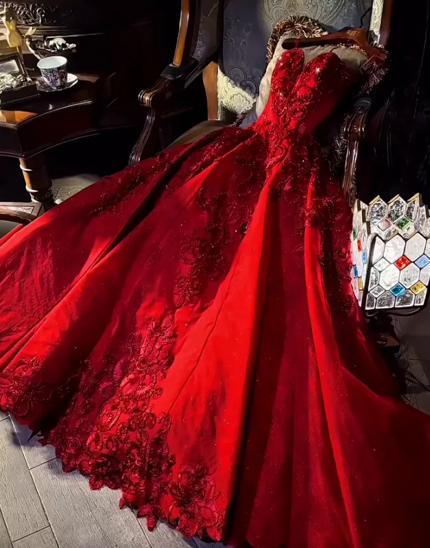 Elegant Red A-Line Long Prom Dress Spaghetti Straps Applique Satin Evening Dress Sweet 16 Dress HZ1121