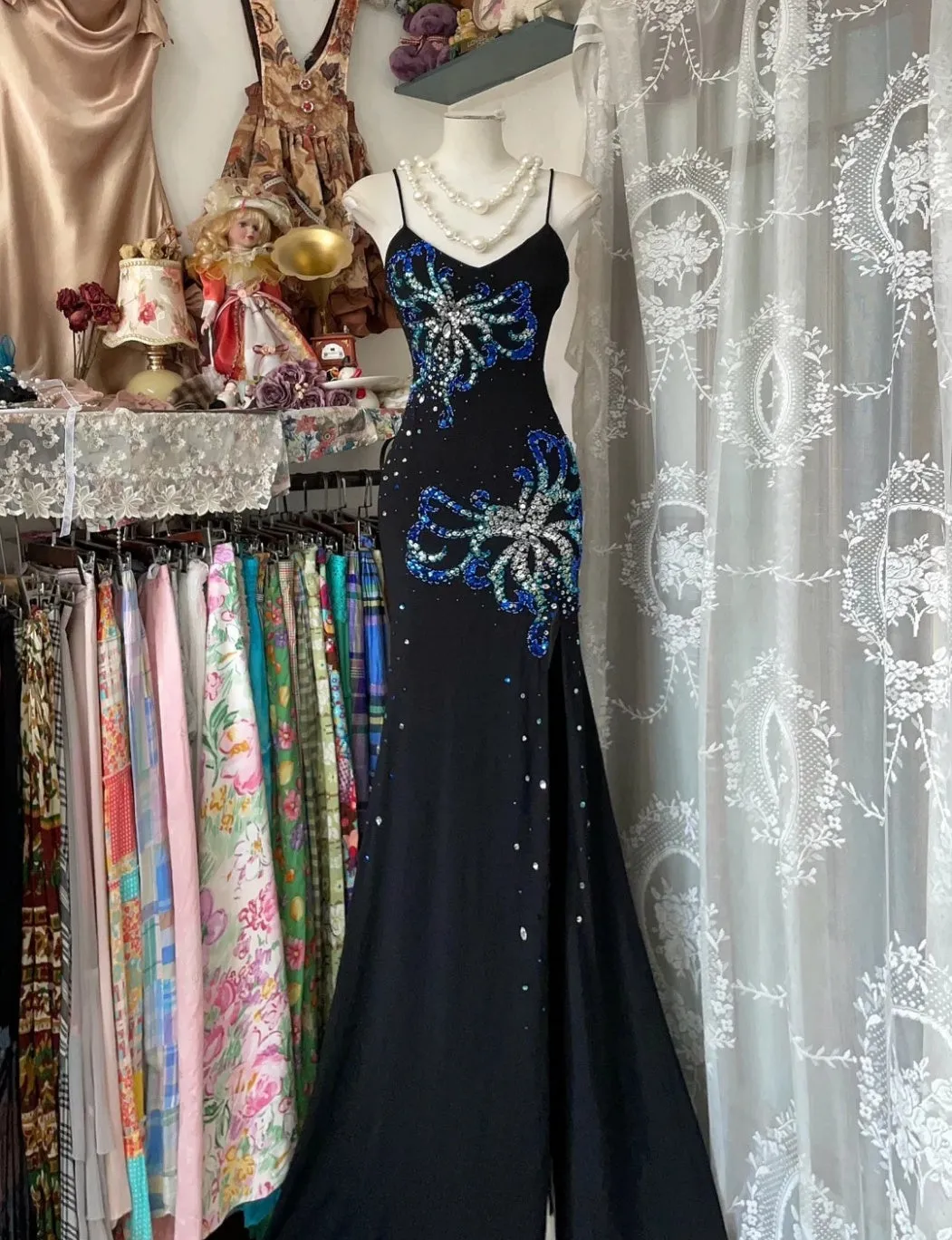 Elegant Spaghetti Strap Sheath Prom Dress Vintage Chiffon Sequin Black Formal Evening Dress HZ1121