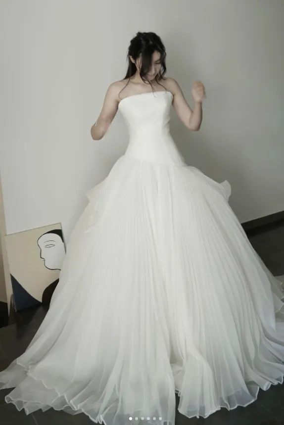 Modest Strapless Ball Gown Satin Wedding Dress, White Tulle Ruffles Bridal Gowns HZ1121