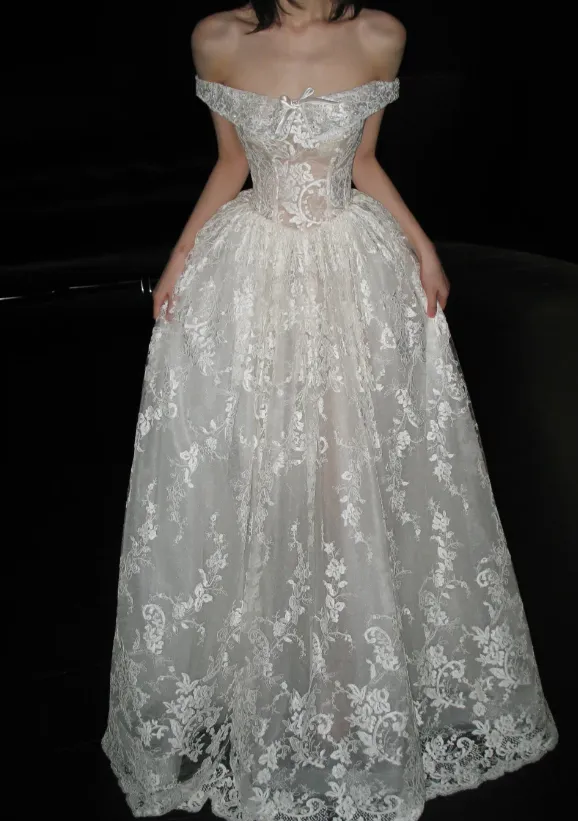 Timeless Strapless Ball Gown Lace Appliques Luxury Wedding Dress, White Bridal Gowns HZ1121