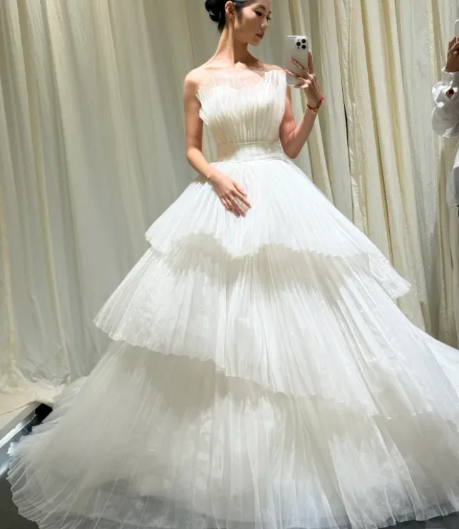 Timeless Strapless A-Line Tulle Luxury Wedding Dress, White Bridal Gowns HZ1121