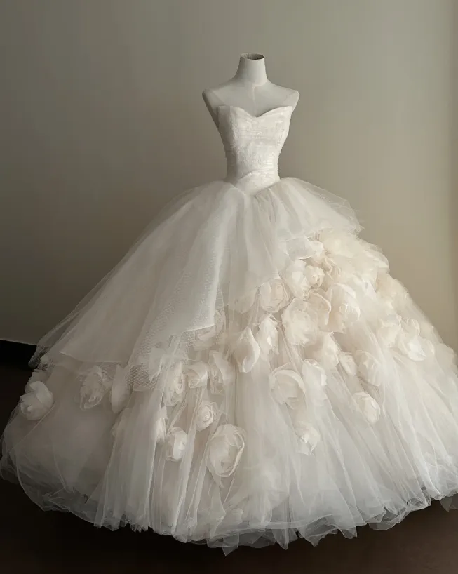 Timeless Strapless Ball Gown Tulle Flower Wedding Dresses, Ivory Bridal Gowns HZ1121