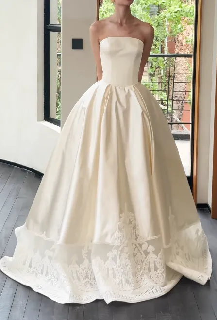 Timeless Strapless Ball Gown Satin Wedding Dresses White Applique Bridal Gowns Sleeveless Bridal Dresses HZ1121