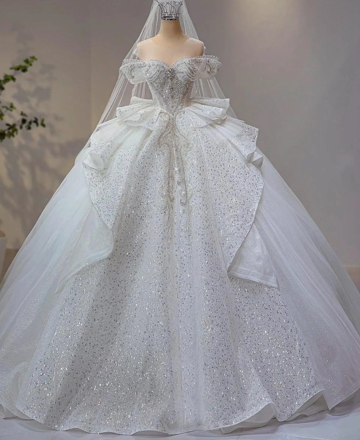 Timeless Off-the-shoulder Ball Gown Long Wedding Dresses Tulle White Bridal Gowns HZ1121