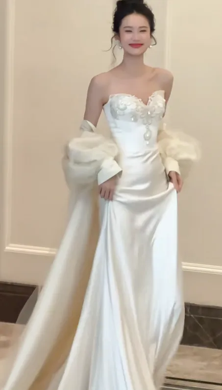 Elegant Sweetheart Neck Sheath Trail Wedding Dresses Sleeveless Satin White Bridal Gowns HZ1121