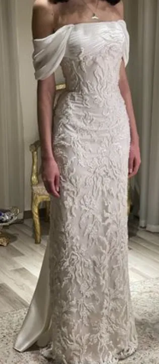 Elegant Off-the-shoulder Sheath Mother of the Bride Dress Tulle Applique White Wedding Guest Dresses HZ1121