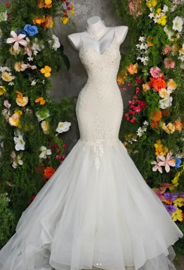 Vintage V-neck Mermaid Long Wedding Dresses Lace Applique White Bridal Dresses Sleeveless Bridal Gowns HZ1121