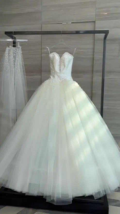 Timeless Sweetheart Neck Ball Gown Long Wedding Dresses Tulle White Bridal Gowns Sleeveless Bridal Dresses HZ1121