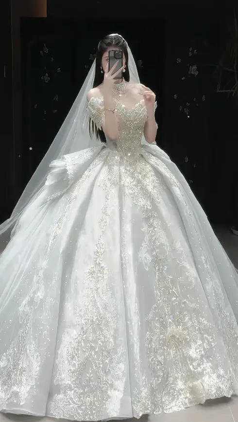 Timeless Off-Shoulder Ball Gown Long Wedding Dresses Rhinestone Tulle White Bridal Gowns Short-Sleeve Bridal Dresses HZ1121